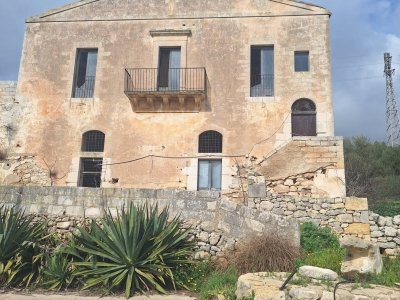 casa indipendente in vendita a Scicli