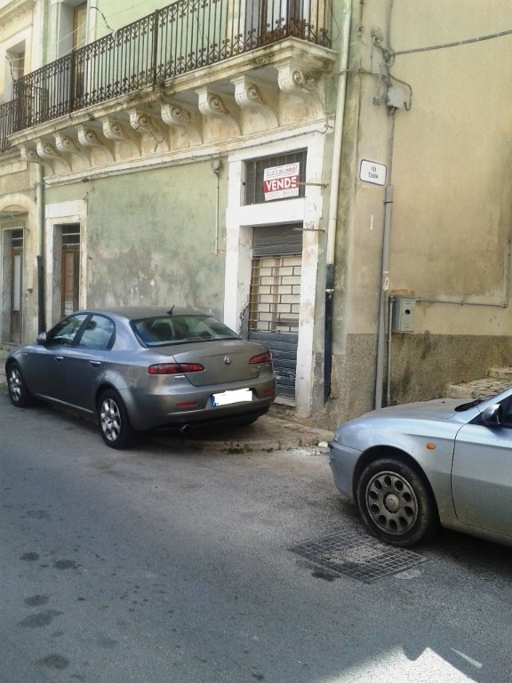locale commerciale in vendita a Scicli