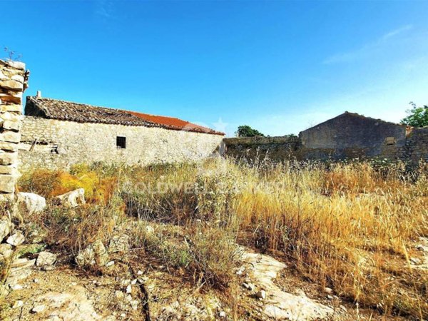 casa indipendente in vendita a Scicli