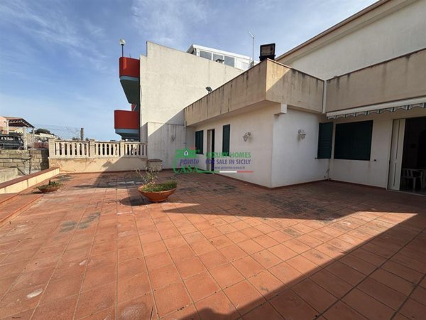 casa indipendente in vendita a Scicli