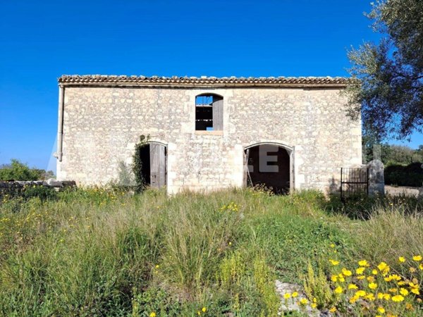 casa indipendente in vendita a Scicli