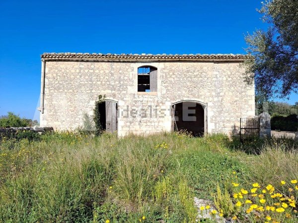 casa indipendente in vendita a Scicli