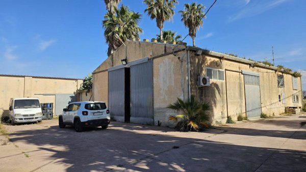 locale commerciale in vendita a Scicli