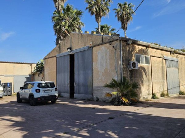 locale commerciale in vendita a Scicli