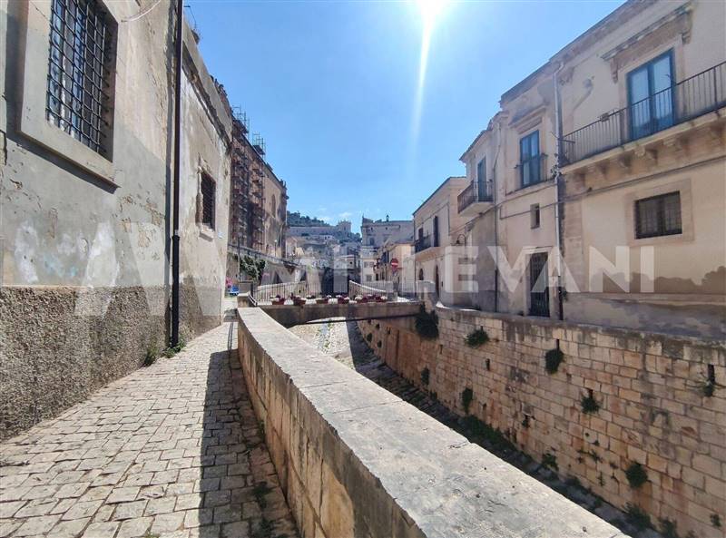 casa semindipendente in vendita a Scicli