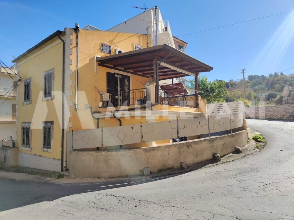 casa indipendente in vendita a Scicli