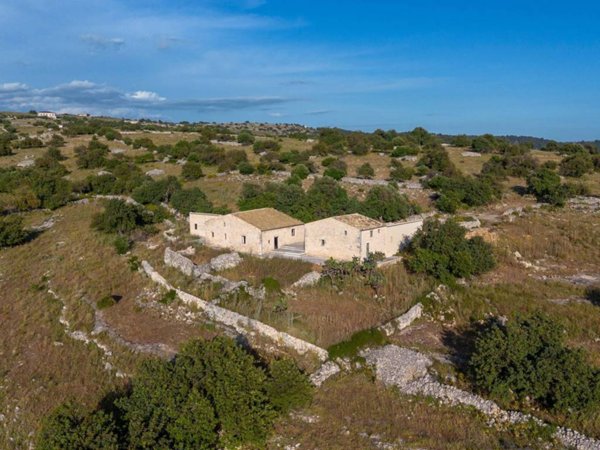 casa indipendente in vendita a Scicli