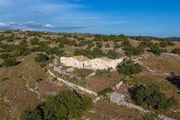 casa indipendente in vendita a Scicli