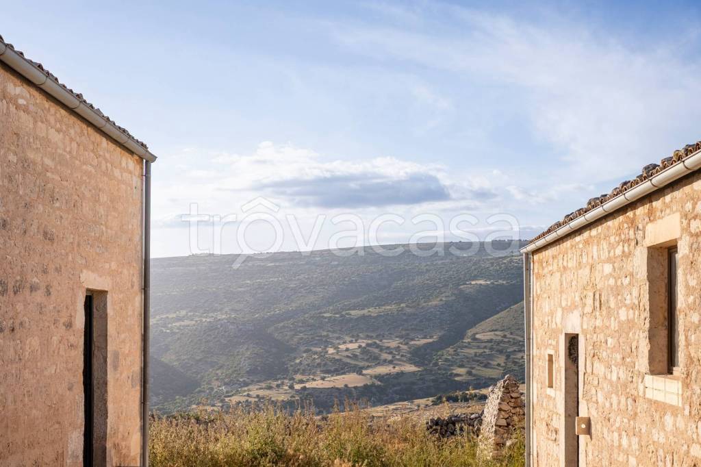 casa indipendente in vendita a Scicli