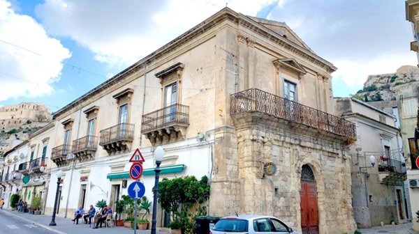 casa indipendente in vendita a Scicli