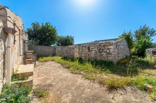 casa indipendente in vendita a Scicli in zona Sampieri