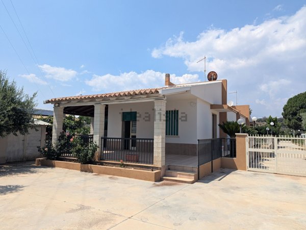 casa indipendente in vendita a Scicli