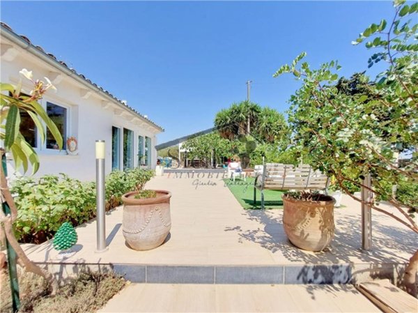 casa indipendente in vendita a Scicli