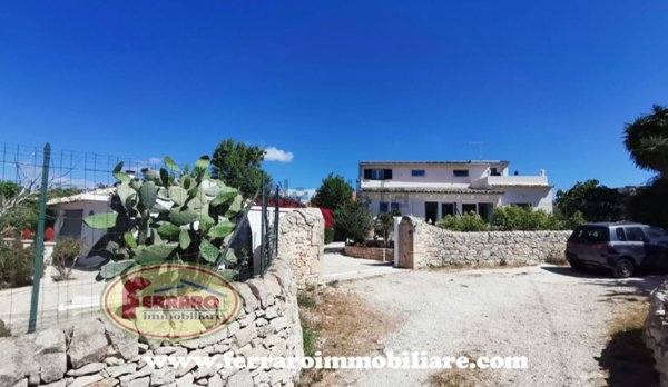 casa indipendente in vendita a Scicli