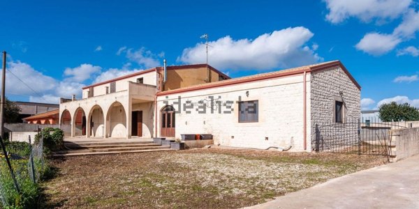 casa indipendente in vendita a Scicli