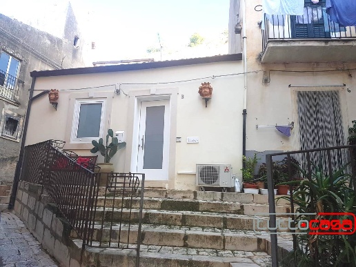 casa indipendente in vendita a Scicli