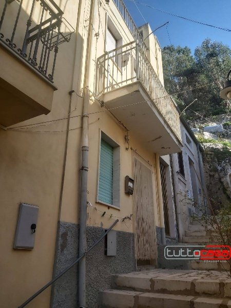 casa indipendente in vendita a Scicli