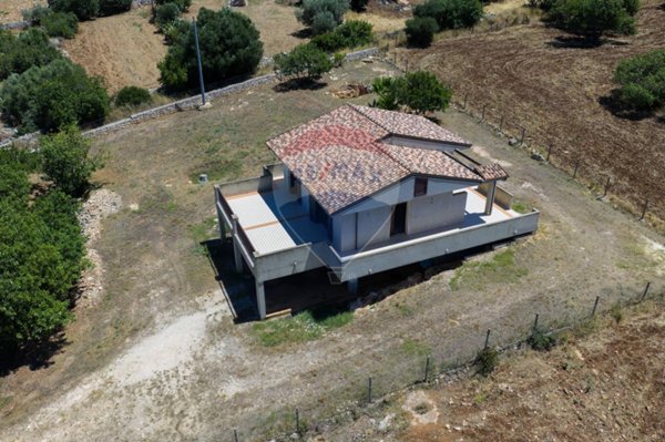 casa indipendente in vendita a Scicli