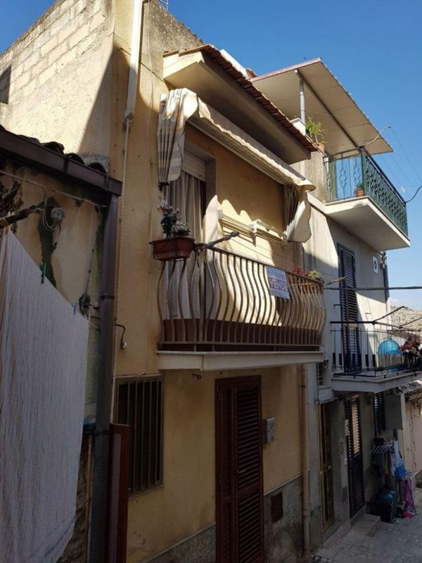 casa indipendente in vendita a Scicli