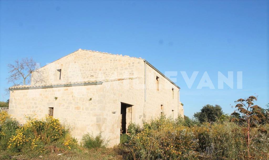 casa indipendente in vendita a Scicli
