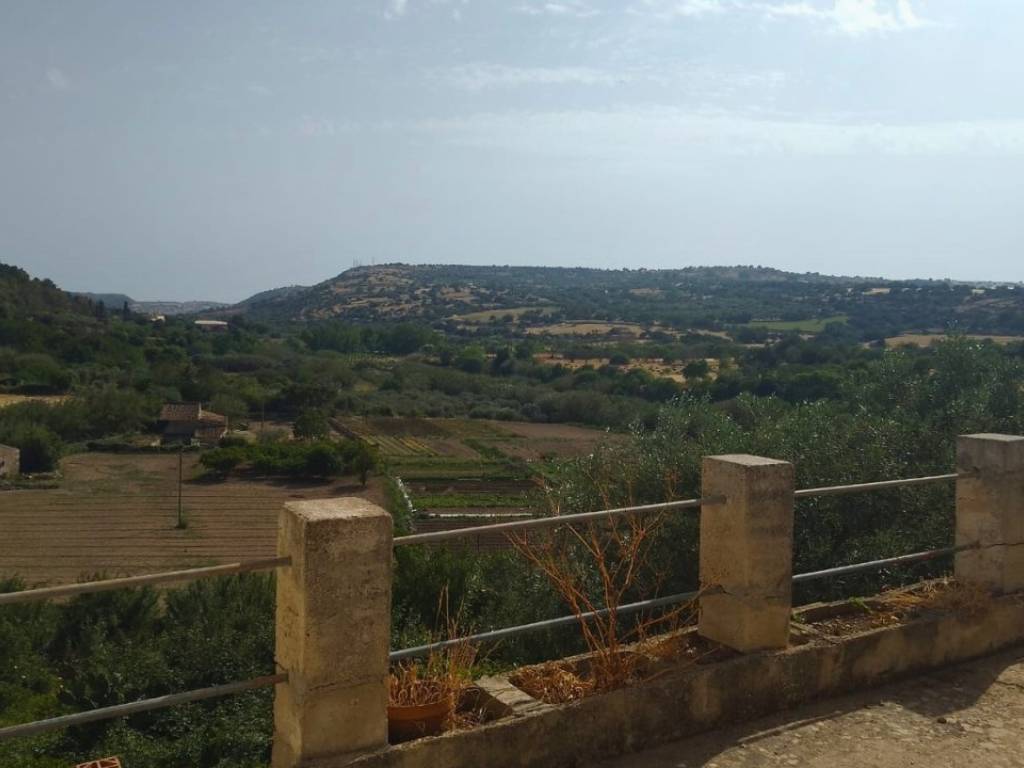 casa indipendente in vendita a Scicli