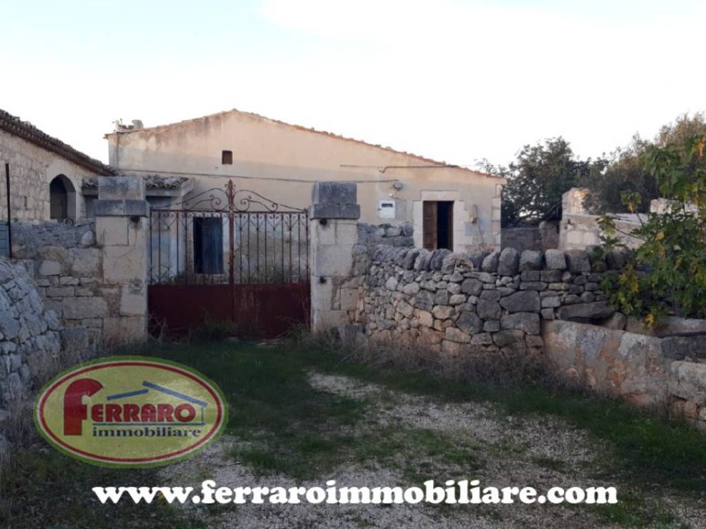 casa indipendente in vendita a Scicli