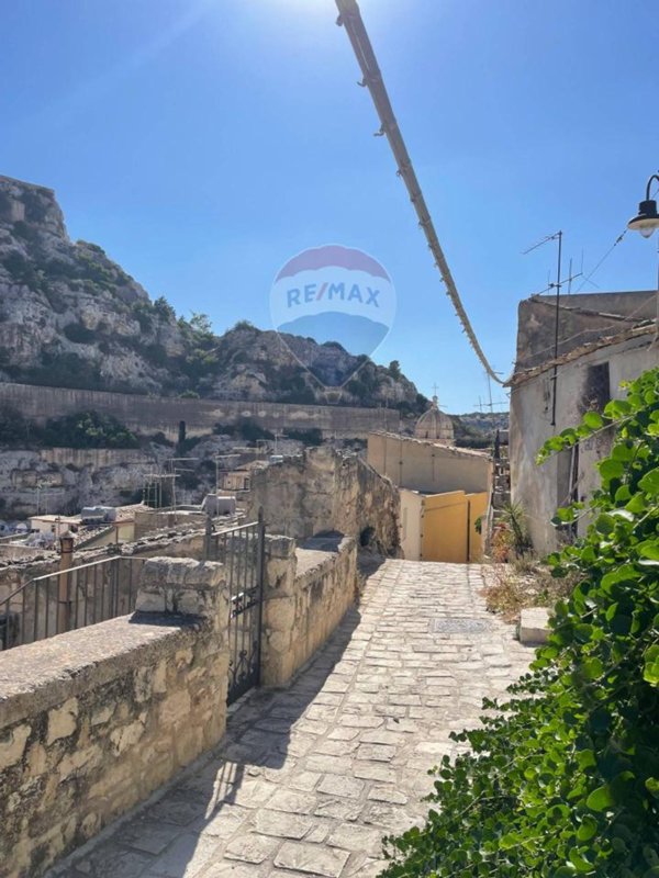casa semindipendente in vendita a Scicli