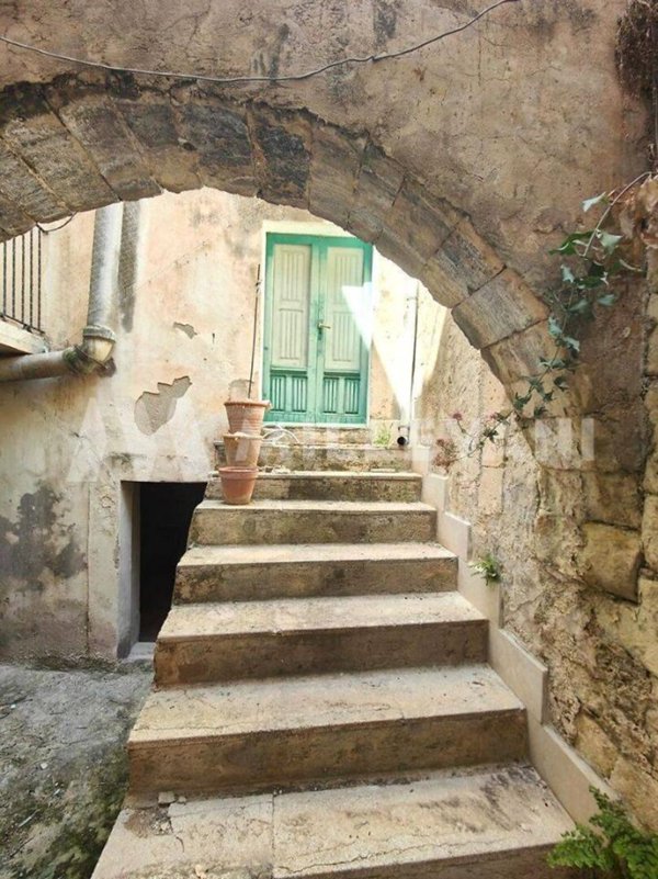 casa indipendente in vendita a Scicli