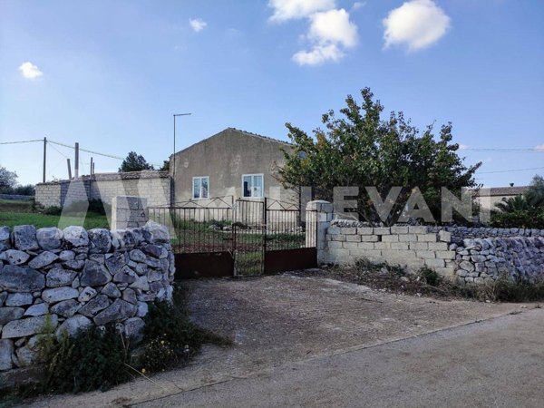 casa indipendente in vendita a Scicli