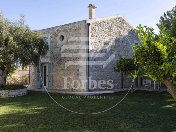 casa indipendente in vendita a Scicli