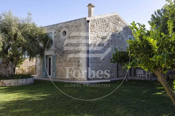 casa indipendente in vendita a Scicli