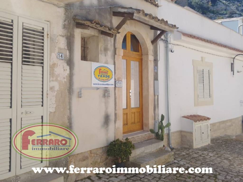 casa semindipendente in vendita a Scicli