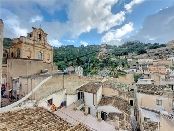 casa indipendente in vendita a Scicli