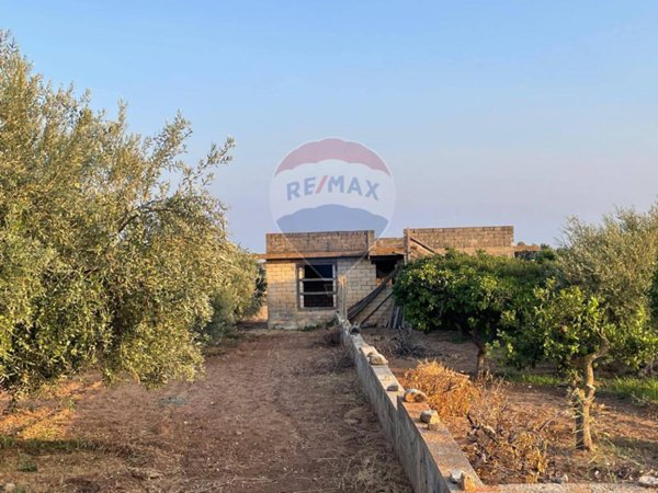 casa indipendente in vendita a Scicli