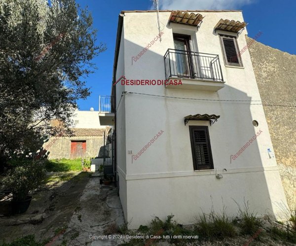 casa indipendente in vendita a Scicli