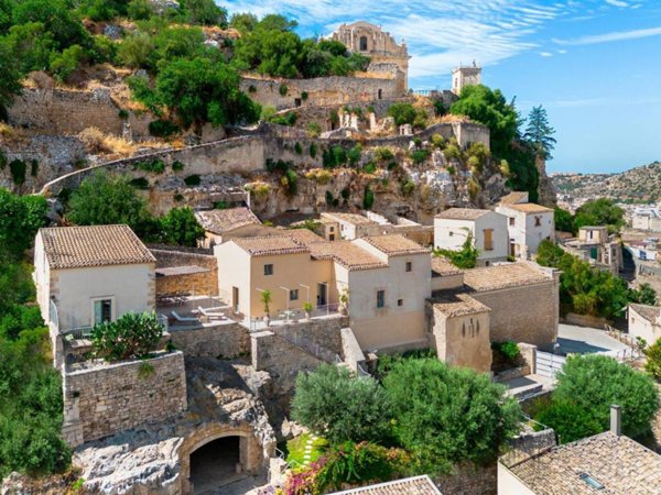 casa indipendente in vendita a Scicli