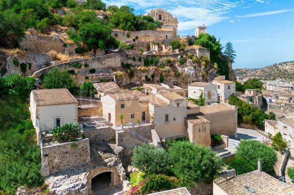 casa indipendente in vendita a Scicli in zona Sampieri