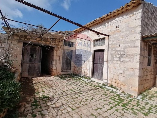 casa indipendente in vendita a Scicli in zona Sampieri