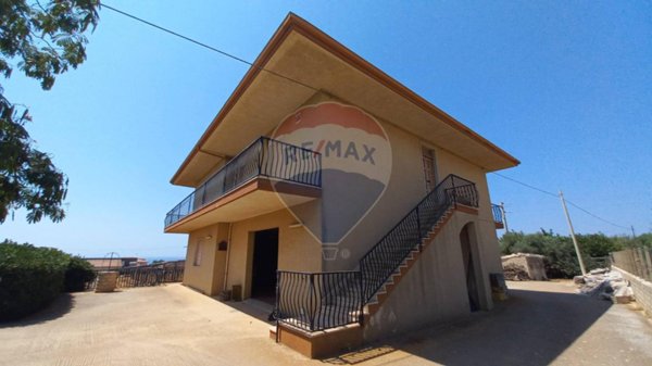 casa indipendente in vendita a Scicli in zona Cava d'Aliga