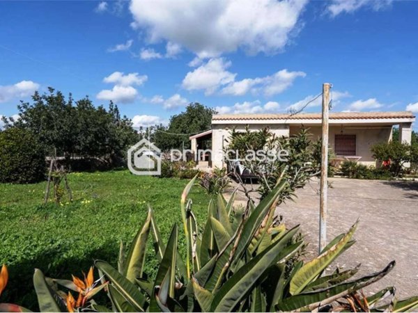 casa indipendente in vendita a Scicli