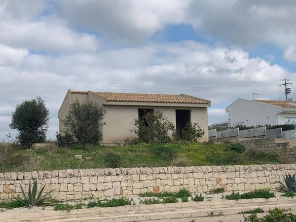 casa indipendente in vendita a Scicli