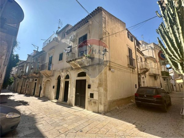 casa indipendente in vendita a Scicli