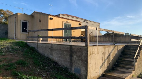 casa indipendente in vendita a Scicli