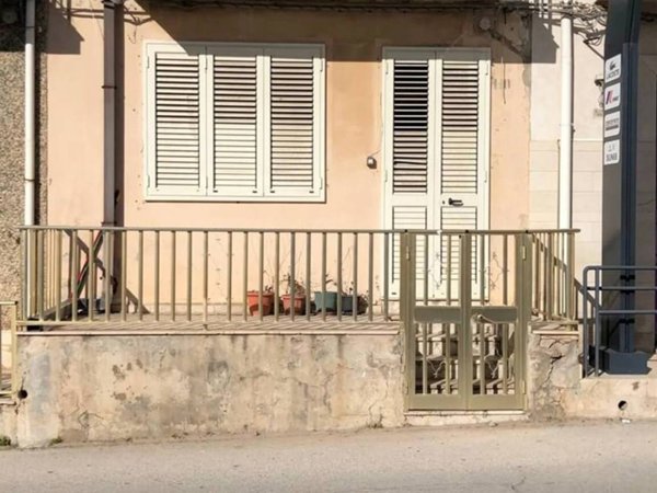 intera palazzina in vendita a Scicli in zona Donnalucata