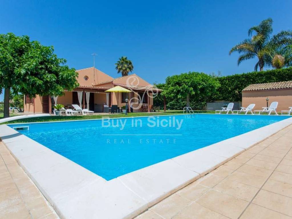 casa indipendente in vendita a Scicli in zona Donnalucata