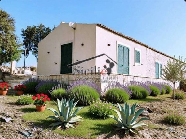 casa indipendente in vendita a Scicli in zona Donnalucata