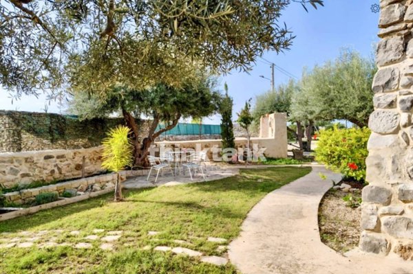 casa indipendente in vendita a Scicli in zona Donnalucata