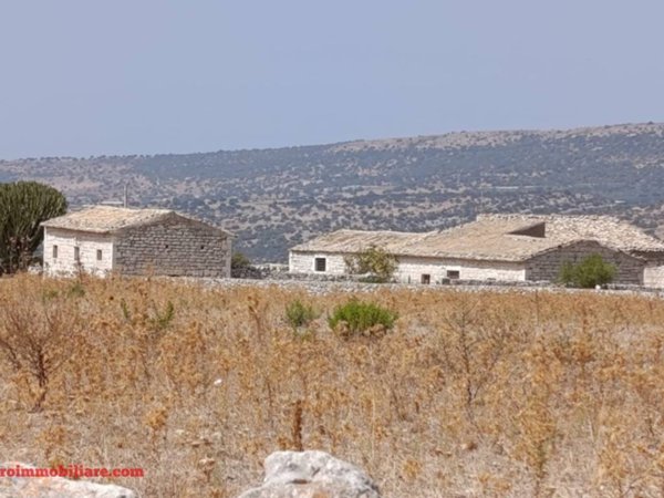 casa indipendente in vendita a Scicli