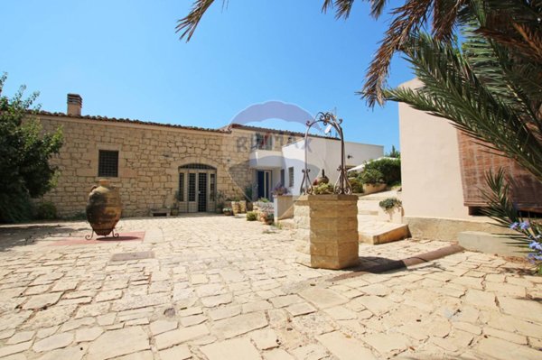 casa indipendente in vendita a Scicli in zona Sampieri