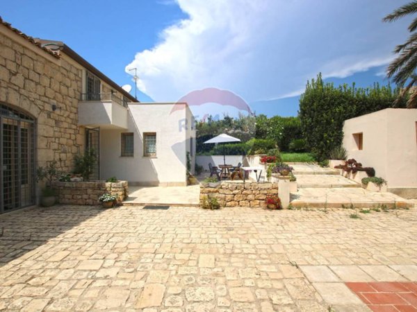 casa indipendente in vendita a Scicli in zona Sampieri
